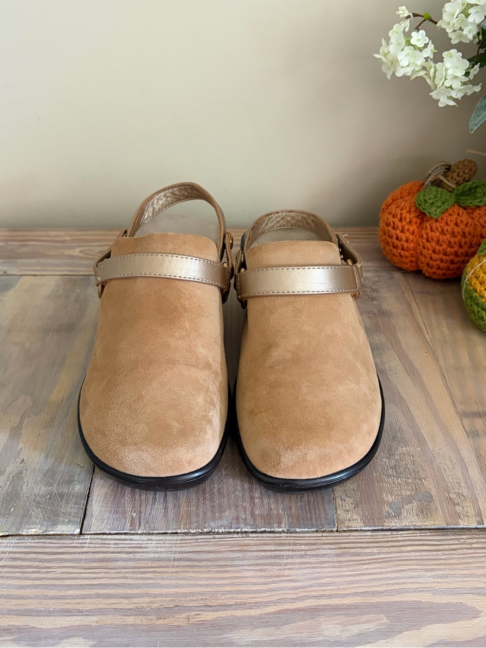 Vionic Tan Suede Slip-On Clog with Adjustable Strap 🍂 - Picture 10 of 11